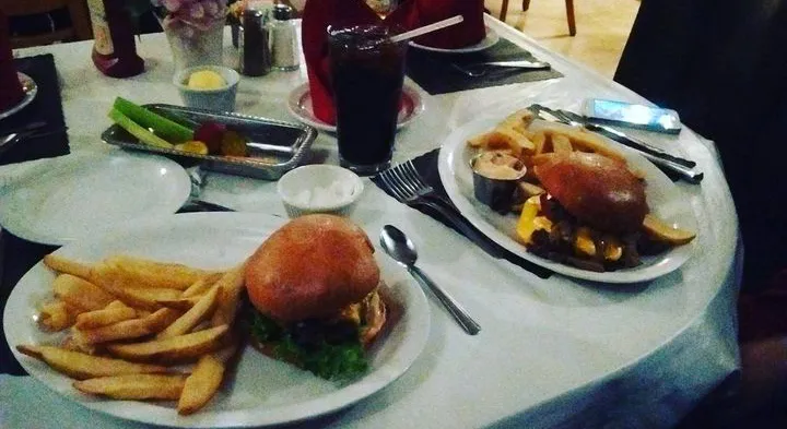 Hamburger with Steak Fries